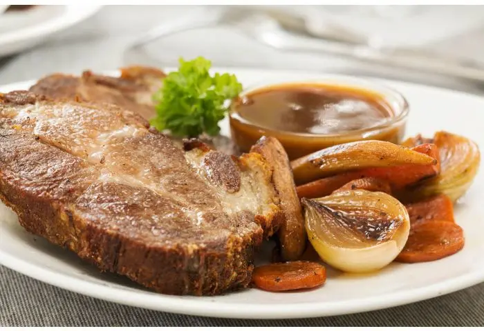 Karczek w ciemnym sosie pieczeniowym, 5 porcji (850 g)