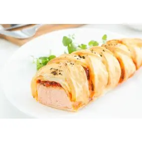 Łosoś w cieście francuskim z pesto z suszonych pomidorów, 5 porcji (800 g)