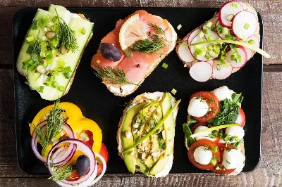 Eleganckie dekoracje kanapek na wesela i przyjęcia firmowe