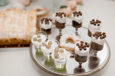 Małe deserki w pojemniczkach - idealne na imprezy i spotkania rodzinne