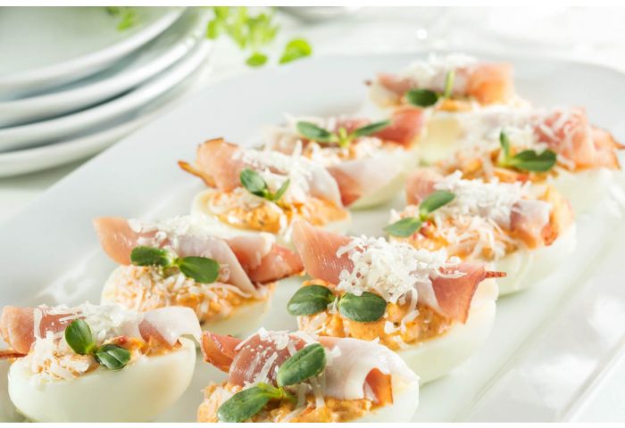 Jaja wielkanocne na styl włoski na szynce prosciutto, 10 połówek 